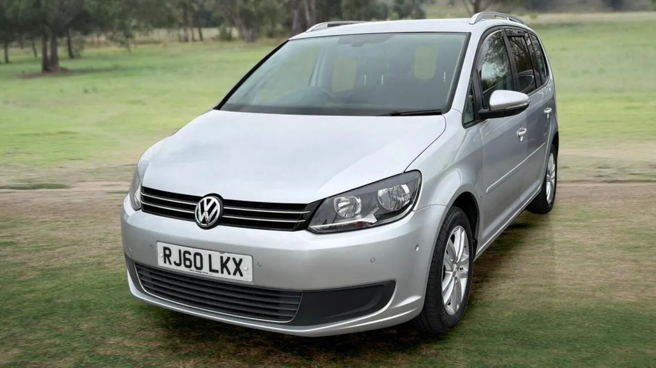 Volkswagen Touran 2011 photo 3