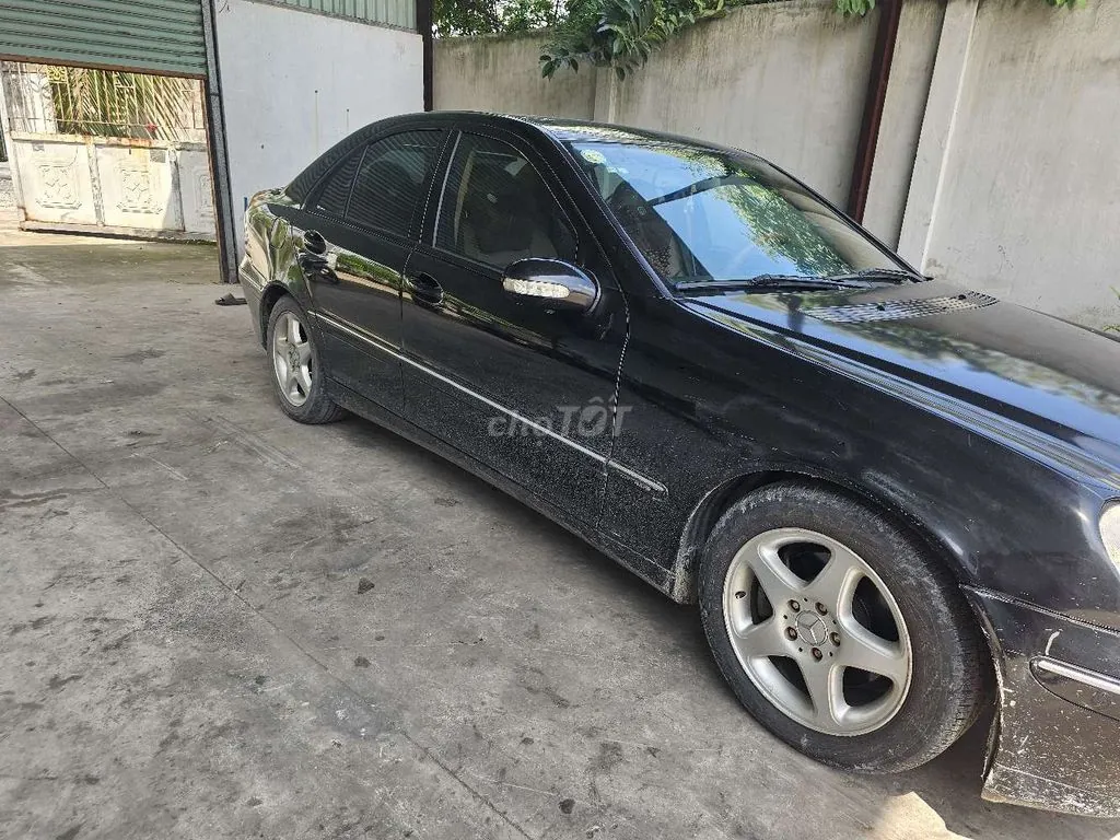 Mercedes-Benz C-Class 2004 photo 3