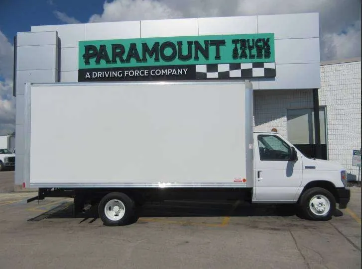 Ford E-450 2022 photo 2