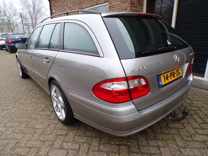 Mercedes-Benz E-Class 2004 photo 3