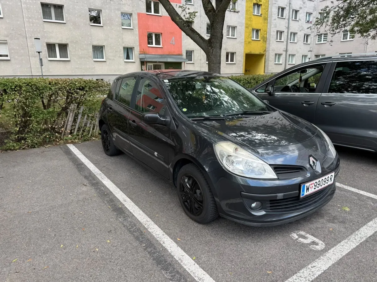 Renault Clio 2006 photo 2