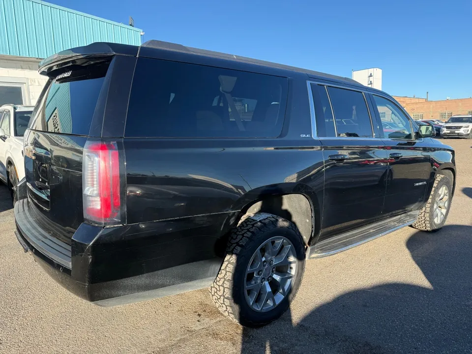 GMC Yukon 2019 photo 2