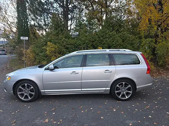 Volvo V70 2010 photo 3