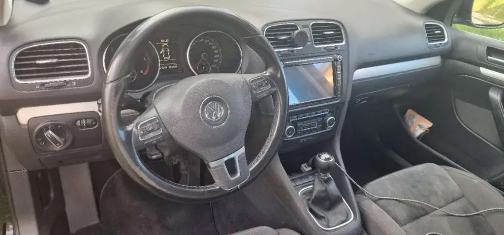 Volkswagen Golf 2010 photo 3