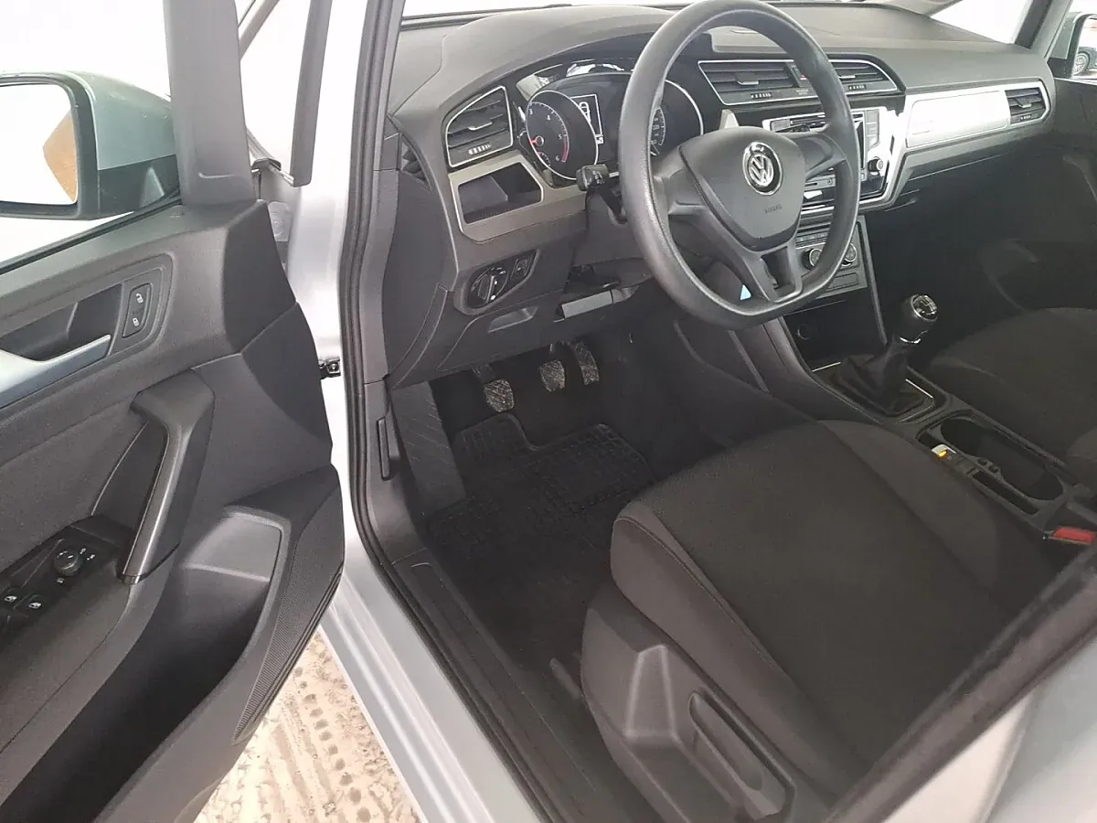 Volkswagen Touran 2017 photo 3