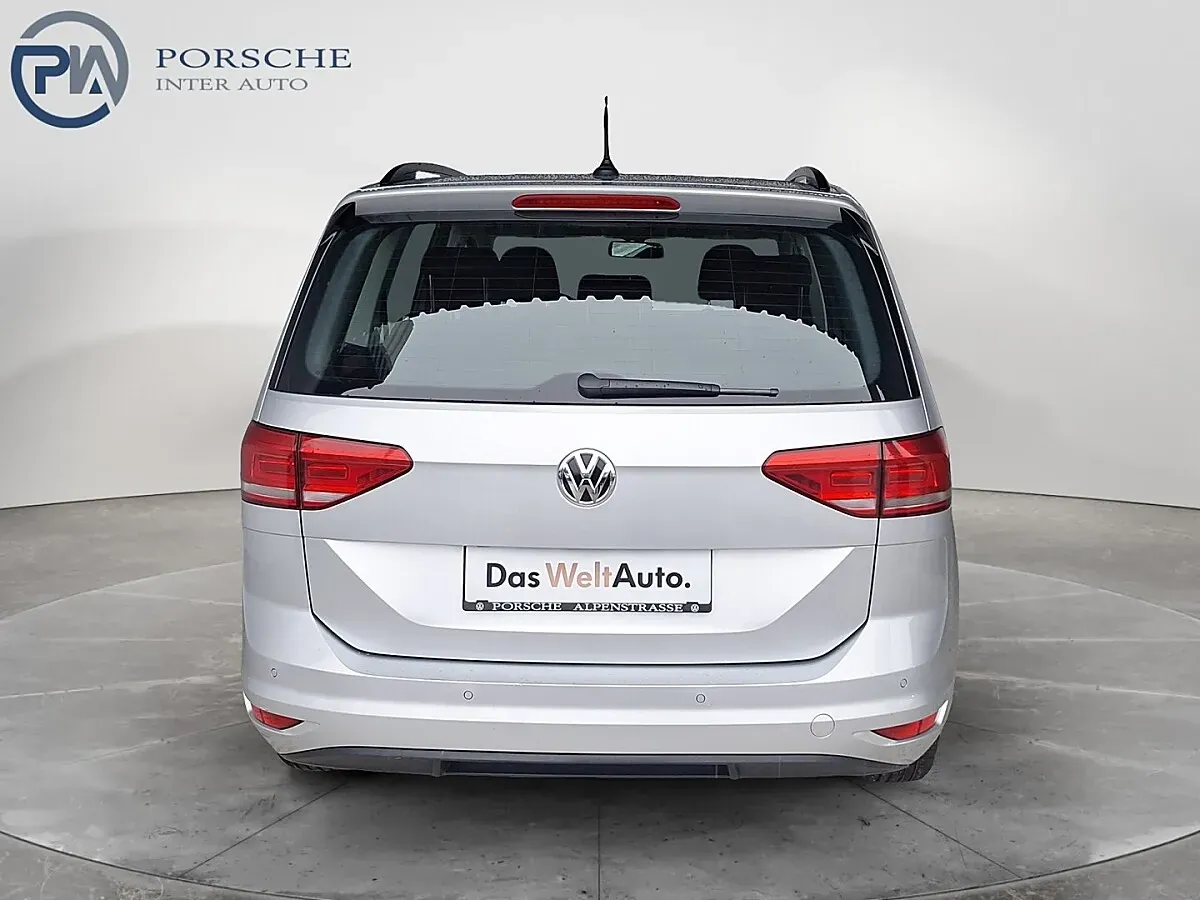 Volkswagen Touran 2017 photo 2
