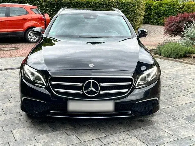 Mercedes-Benz E 220 D