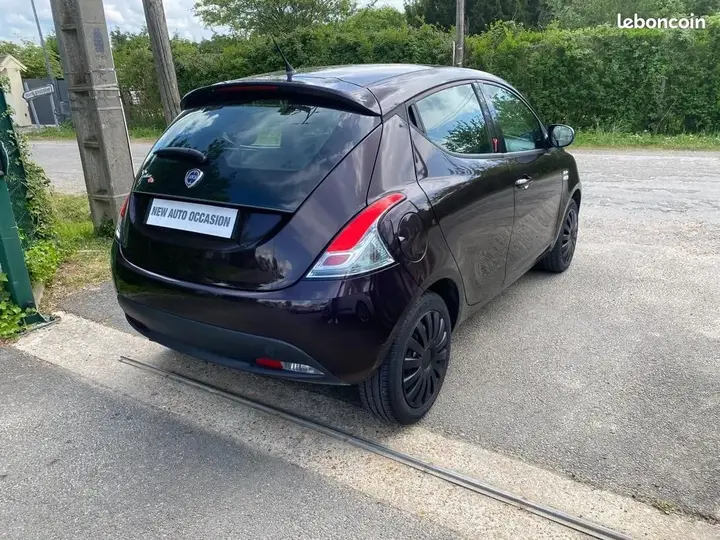Lancia Ypsilon 2014 photo 2