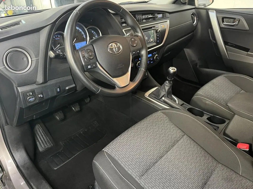Toyota Auris 2014 photo 3