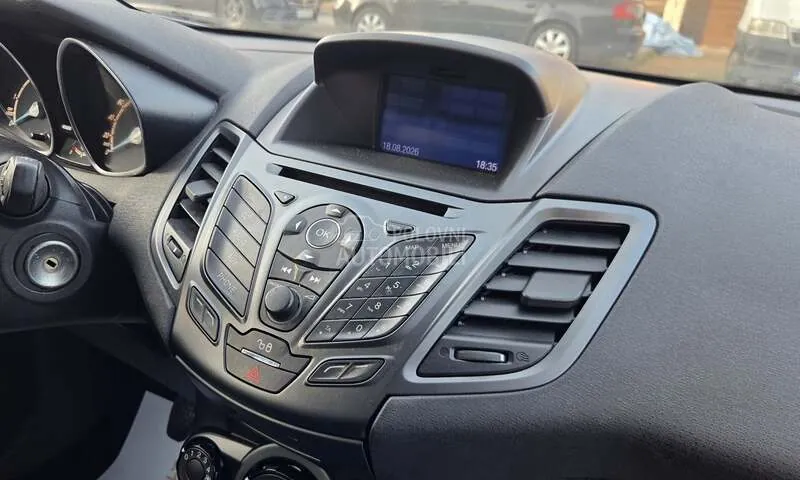 Ford Fiesta 2014 photo 2