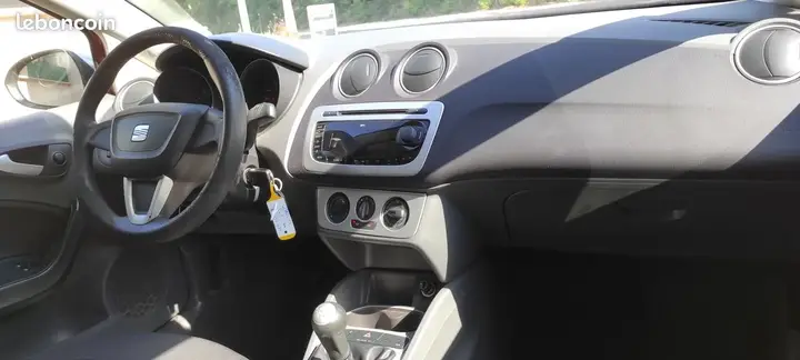 Seat Ibiza 2012 photo 4