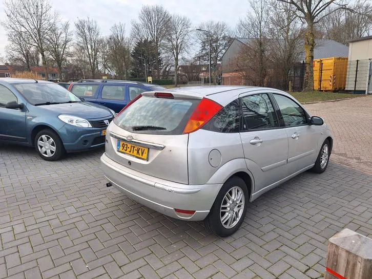 Ford Focus 2002 photo 3