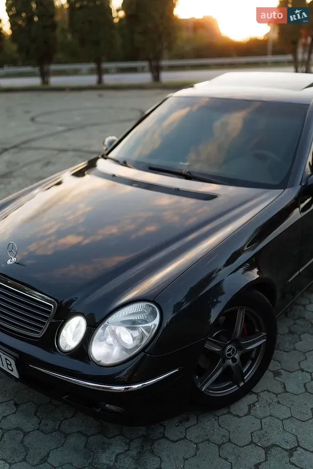 Mercedes-Benz E-Class 2004 photo 4