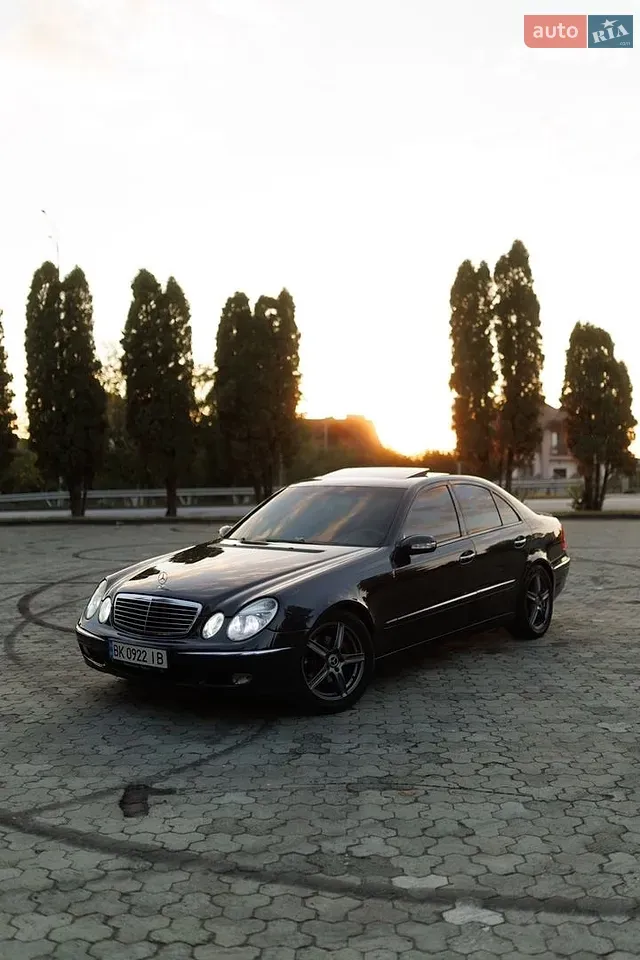 Mercedes-Benz E-Class 2004 photo 5