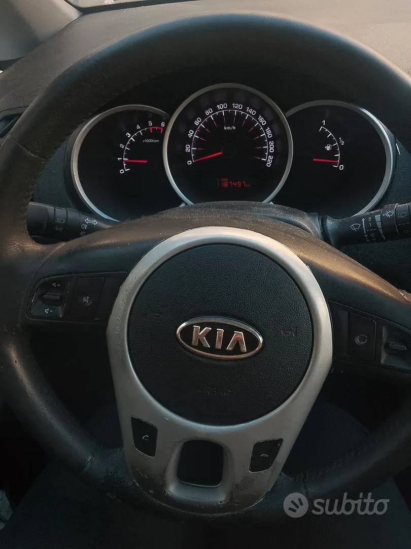Kia Venga 2011 photo 3