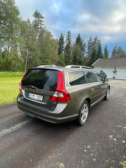 Volvo V70 2011 photo 3