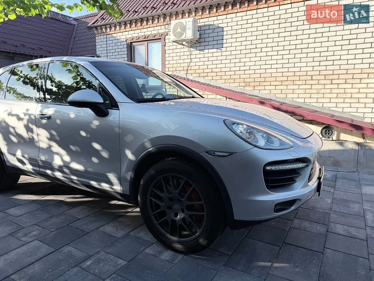 Porsche Cayenne 2012 photo 2