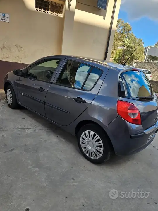 Renault Clio 2006 photo 3