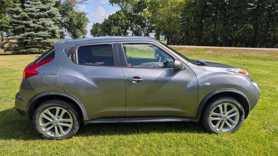 Nissan Juke 2011 photo 2