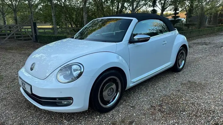 Volkswagen Beetle 2016 photo 2