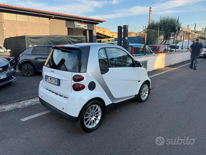 Smart Fortwo 2010 photo 2