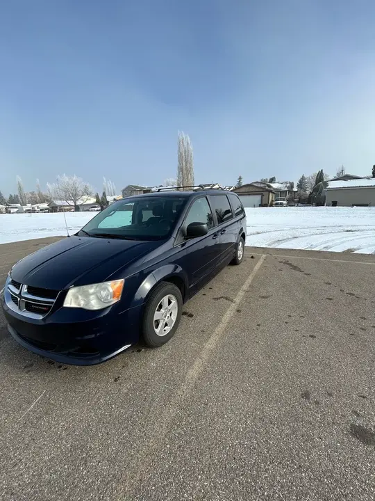 Dodge Grand Caravan 2012 photo 2