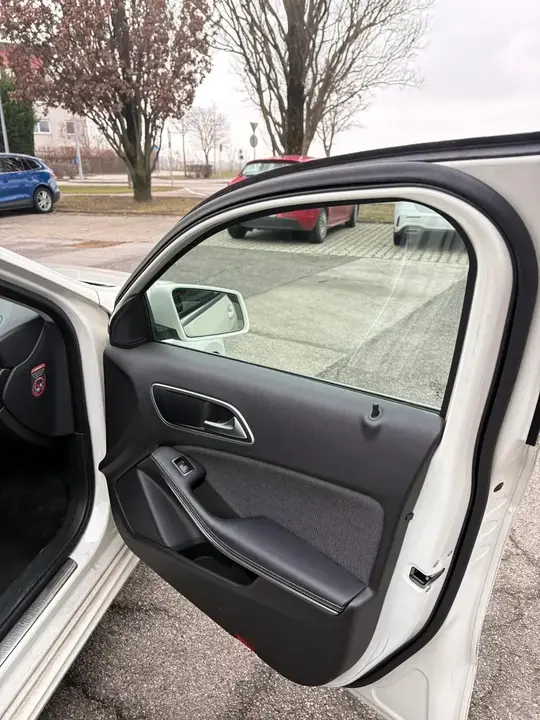 Mercedes-Benz A-Class 2016 photo 3