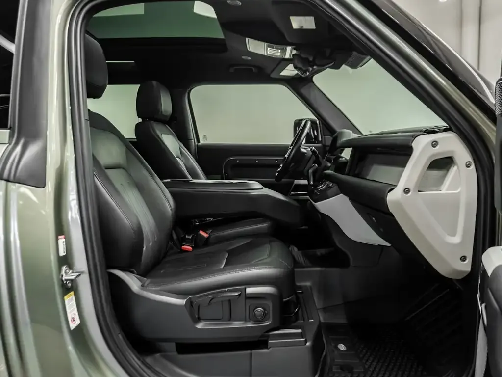 Land Rover Defender 2021 photo 5