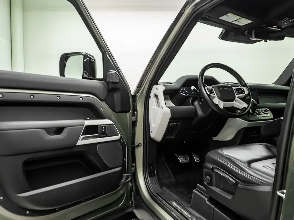 Land Rover Defender 2021 photo 4