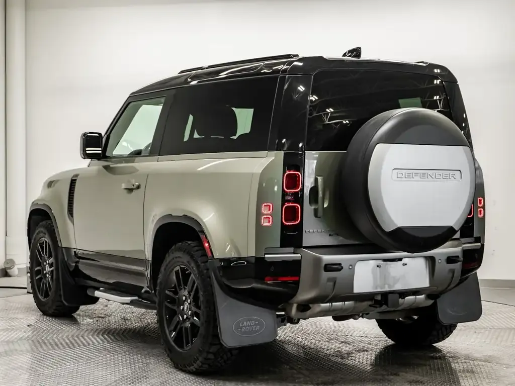 Land Rover Defender 2021 photo 3