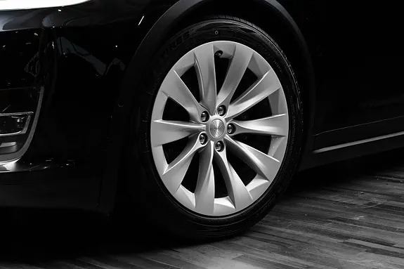 Tesla Model X 2018 photo 2