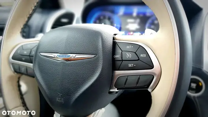 Chrysler 300C 2015 photo 2