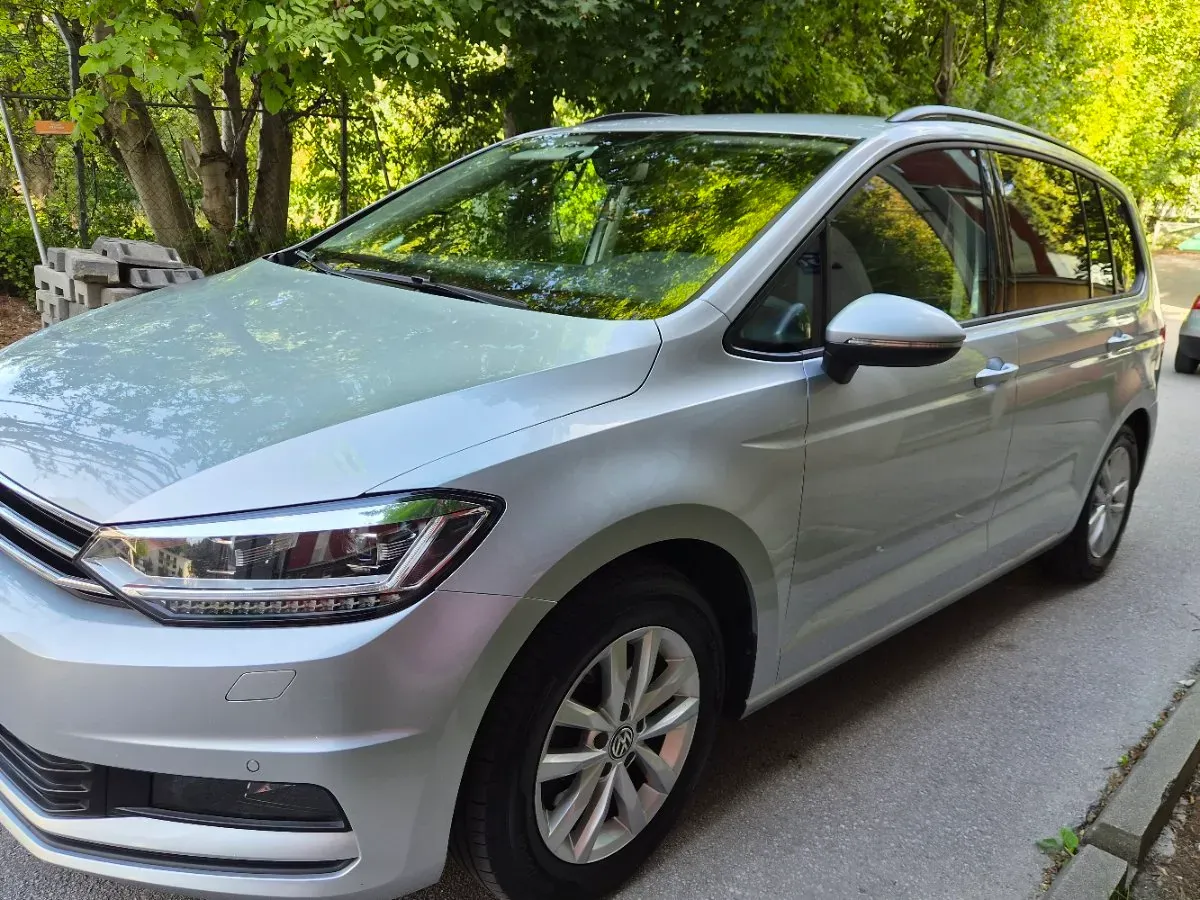 Volkswagen Touran 2018 photo 2