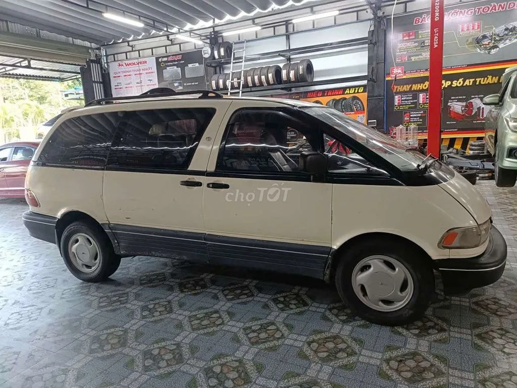 Toyota Previa 1992 photo 2