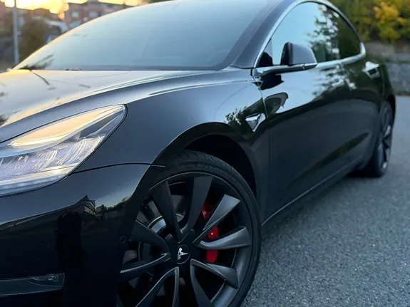 Tesla Model 3 2020 photo 3