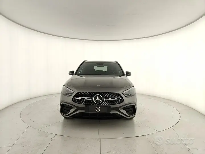 Mercedes-Benz Gla photo 2