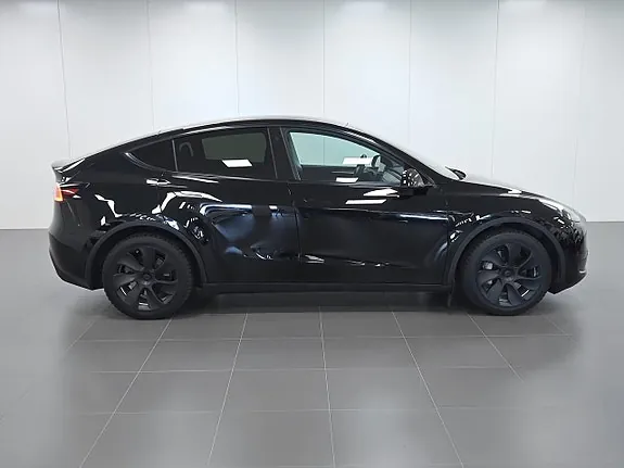 Tesla Model Y 2023 photo 4