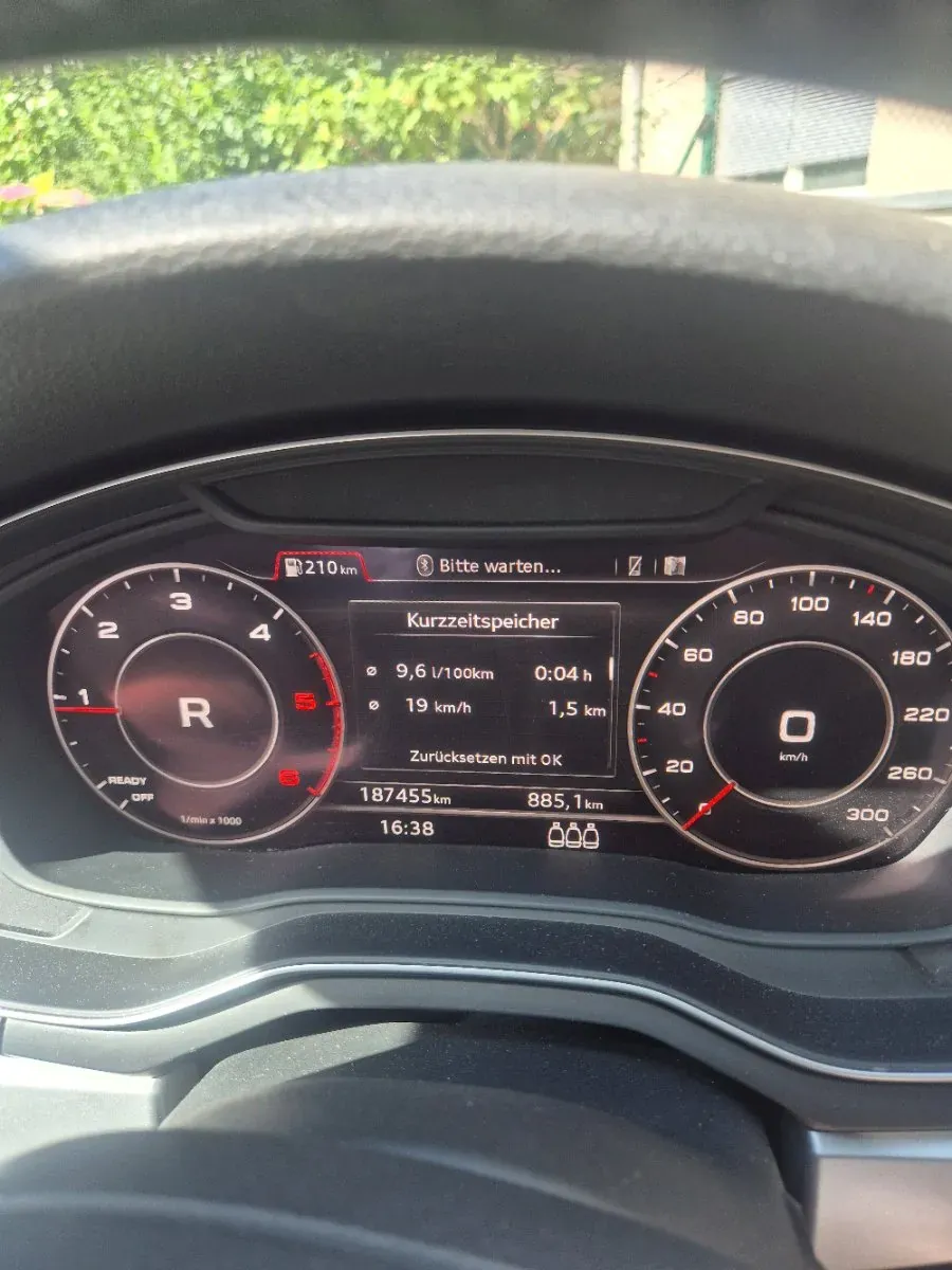 Audi A4 2016 photo 2