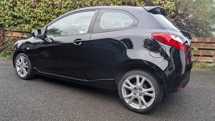 Mazda Mazda2 2009 photo 2