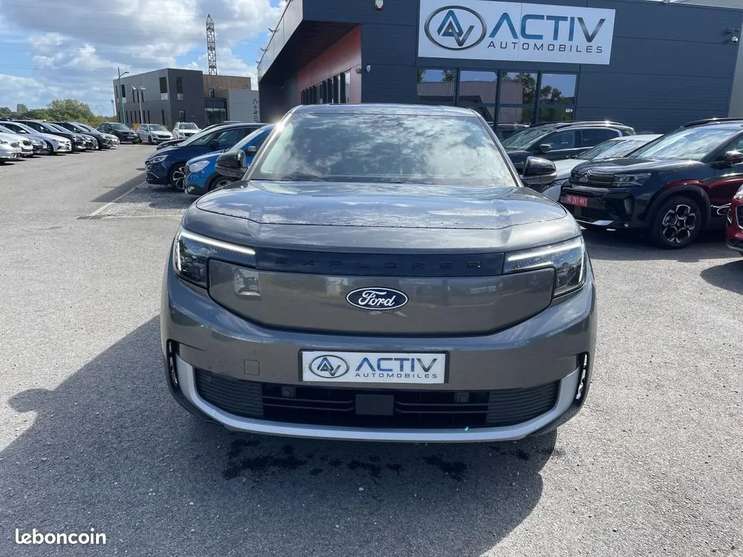 Ford Explorer 2025 photo 2