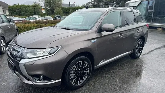 Mitsubishi Outlander 2017 photo 2