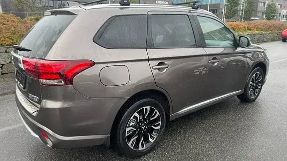 Mitsubishi Outlander 2017 photo 4