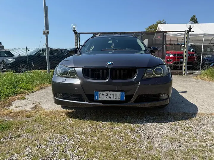 BMW 320D 2005 photo 2
