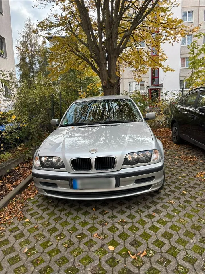 BMW 318I