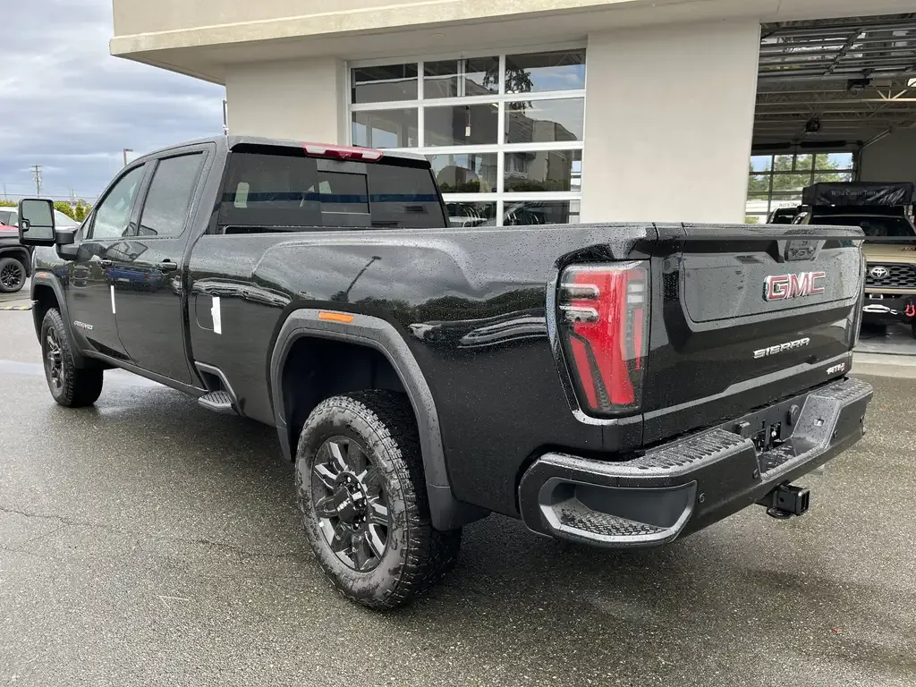 GMC Sierra 3500Hd 2026 photo 3