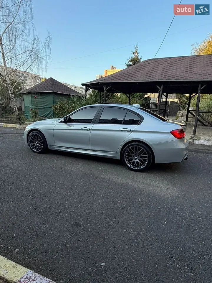 BMW 3 Series 2012 photo 2