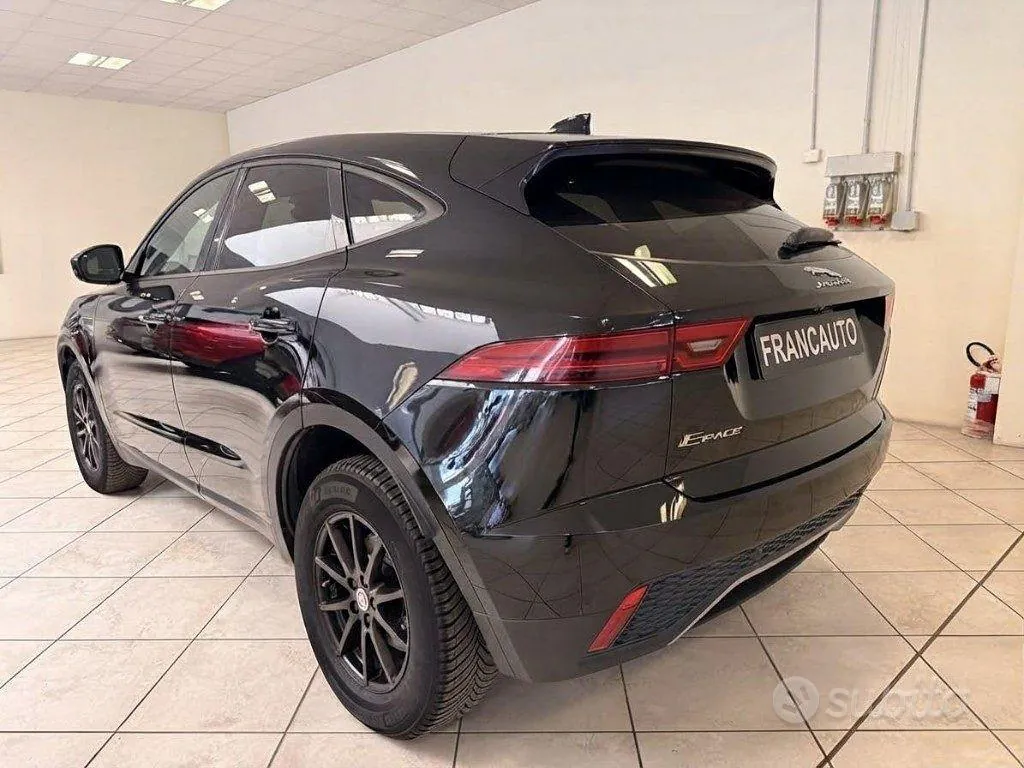 Jaguar E-Pace 2018 photo 4