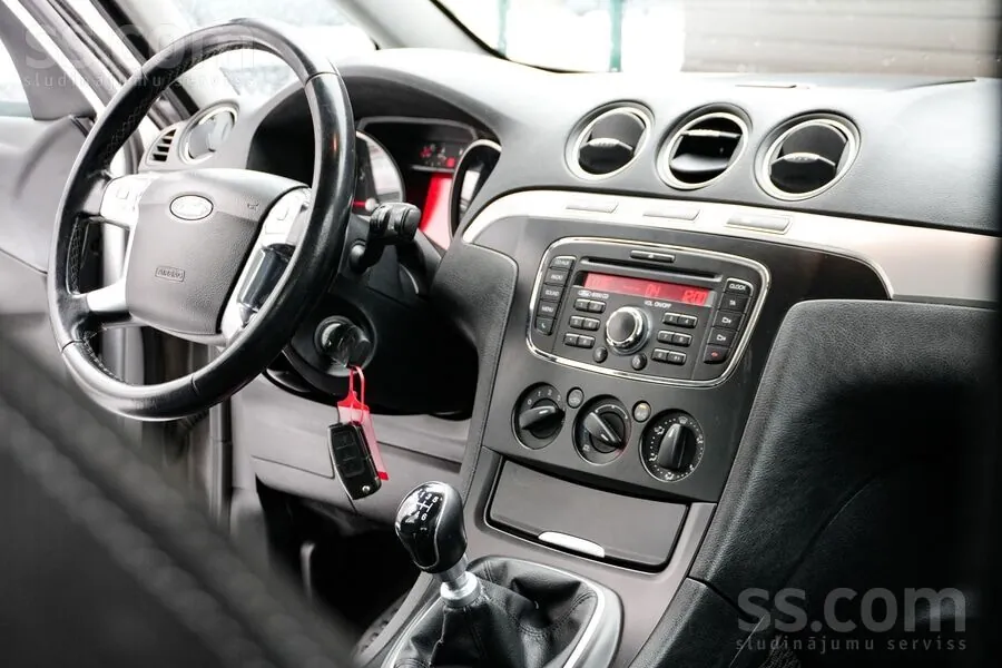 Ford Galaxy 2014 photo 5