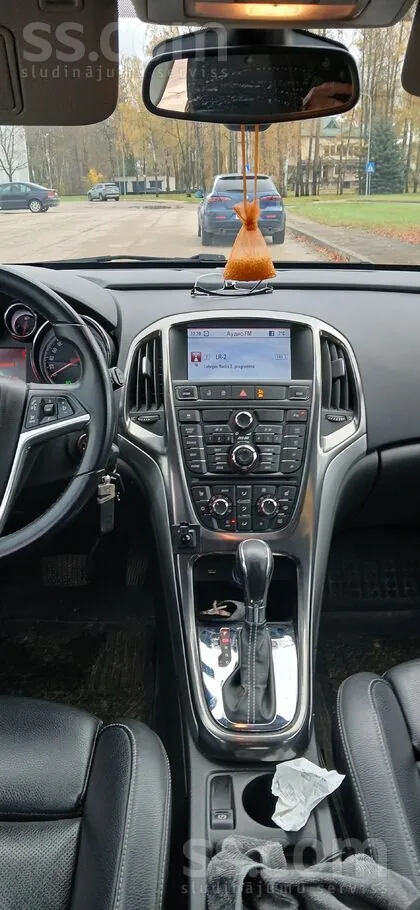 Opel Astra 2010 photo 3