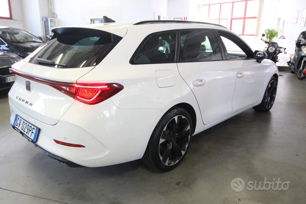 Cupra Leon Sportstourer 2024 photo 5